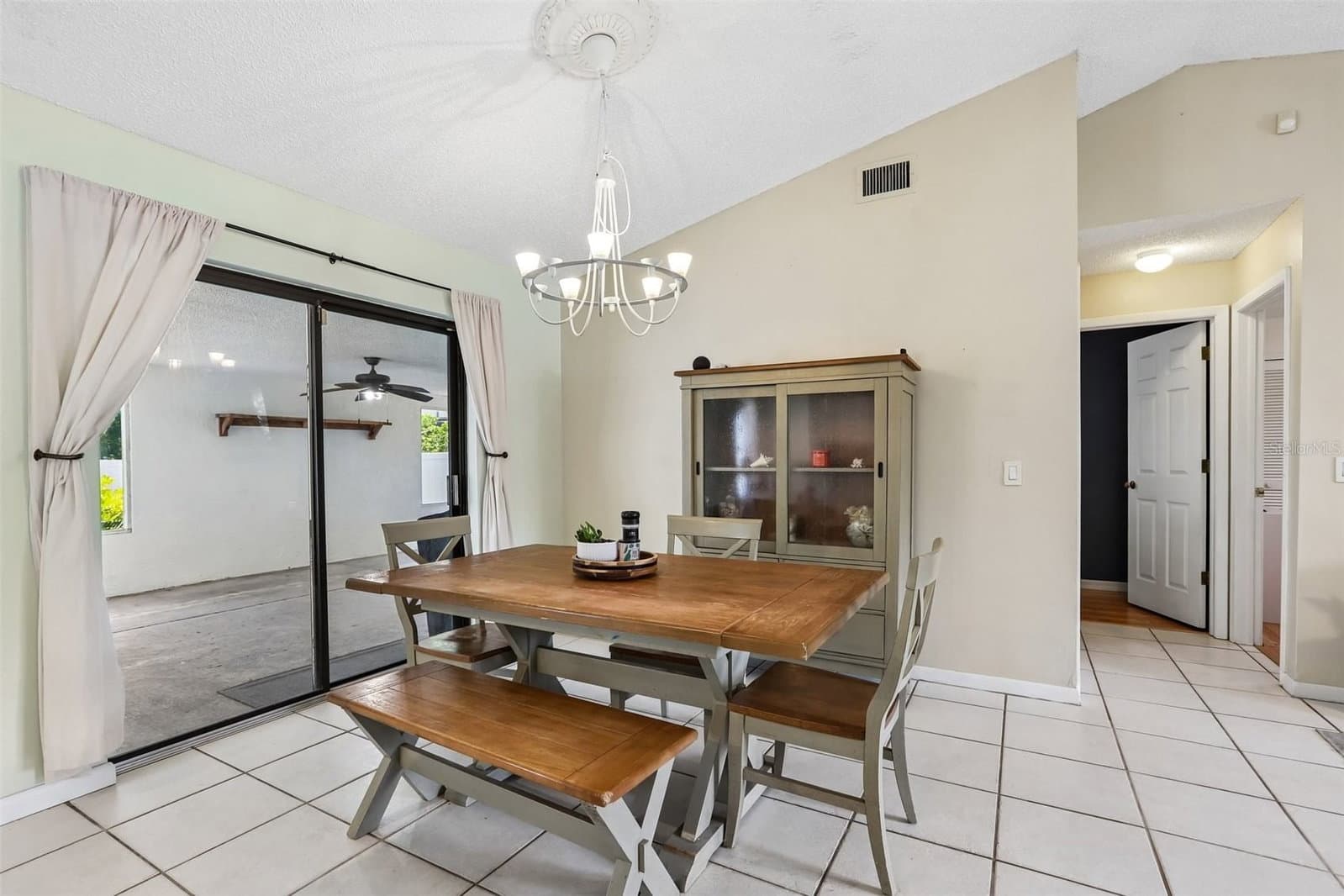 Photo 5 of 6805 LONGPOINTE