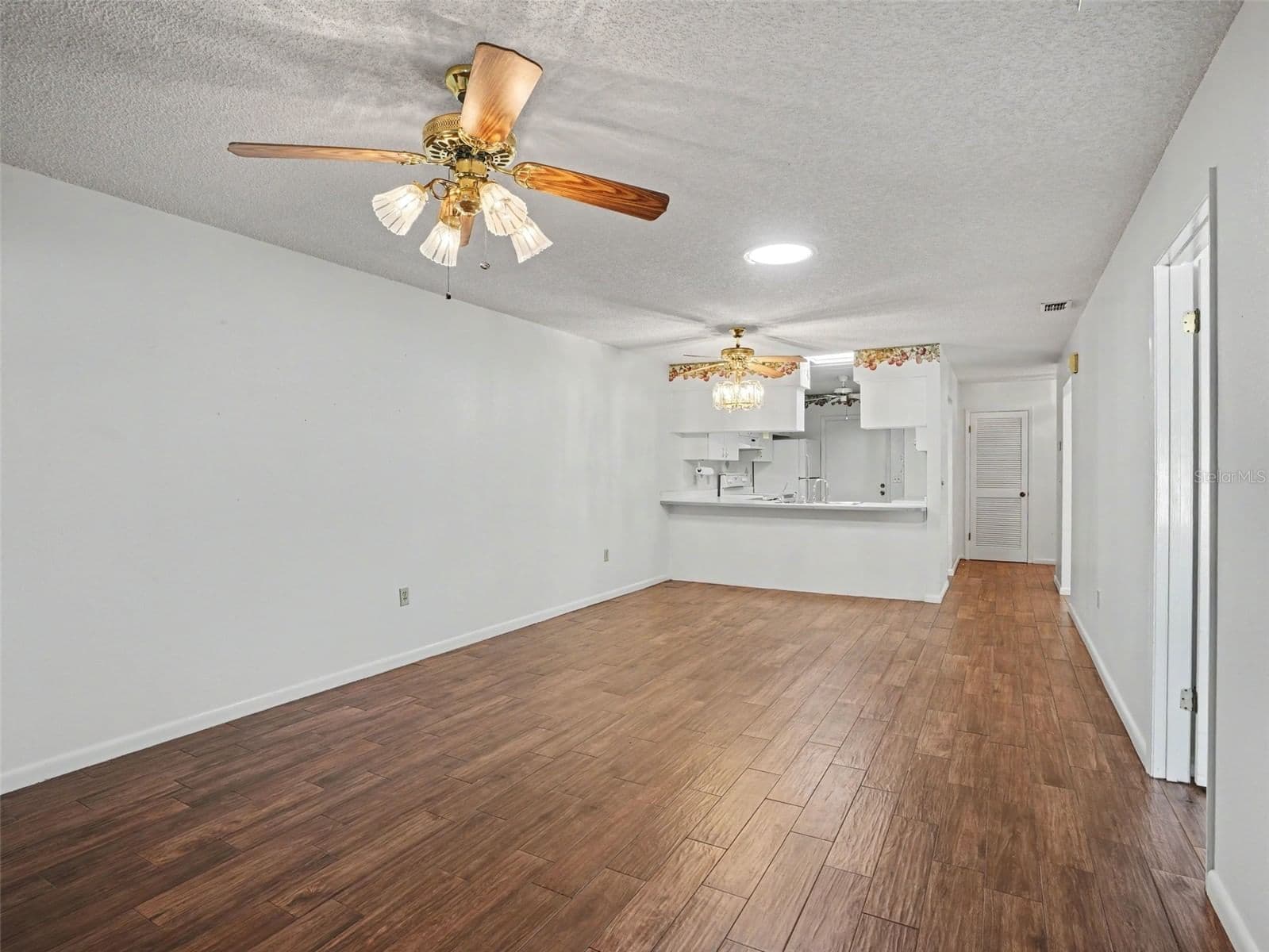 1525 OAKVIEW