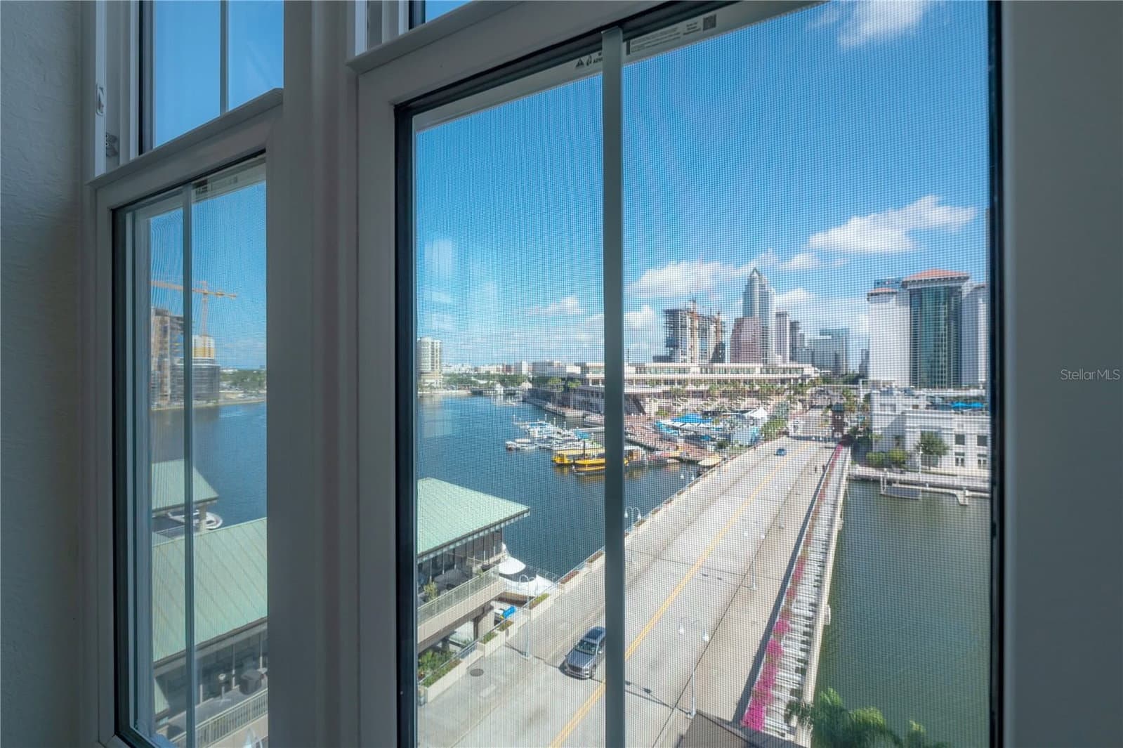 700 HARBOUR ISLAND