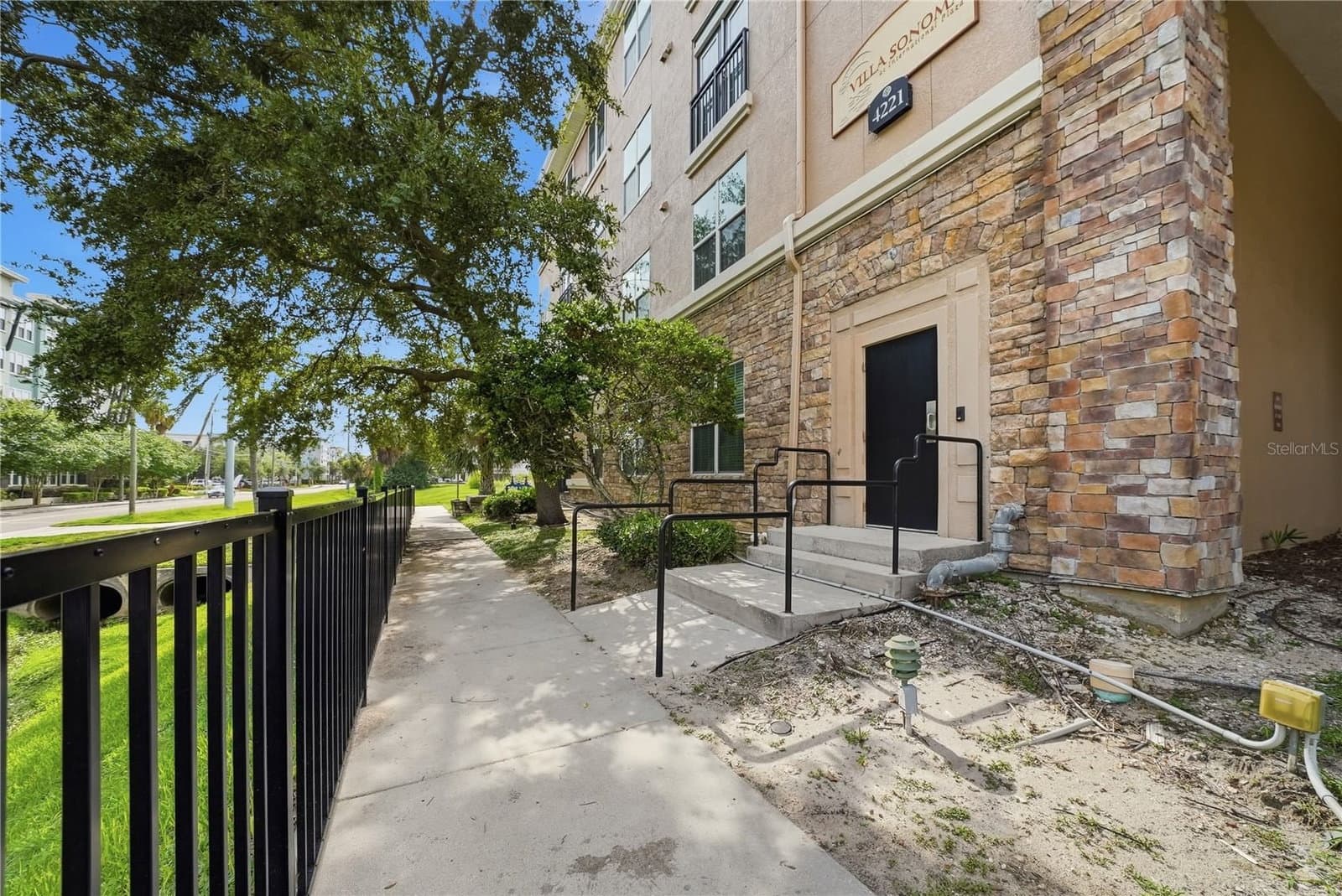 4221 SPRUCE