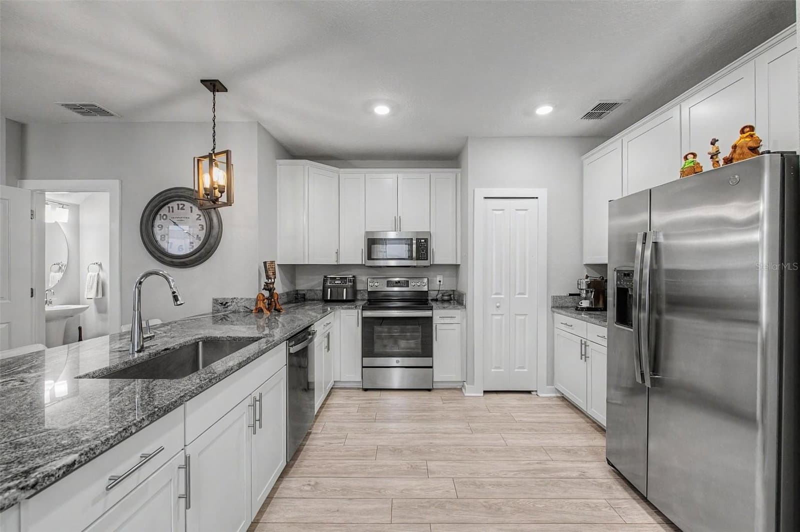 Photo 4 of 6023 INTERBAY
