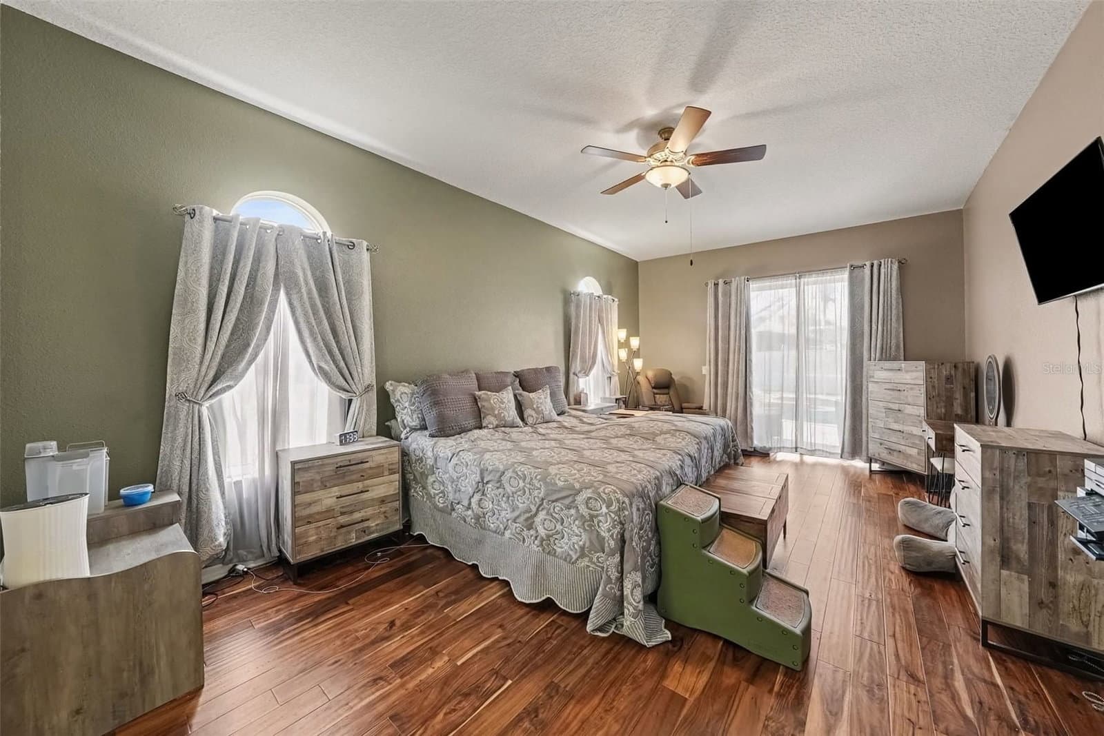 Photo 5 of 18425 EASTWYCK DR