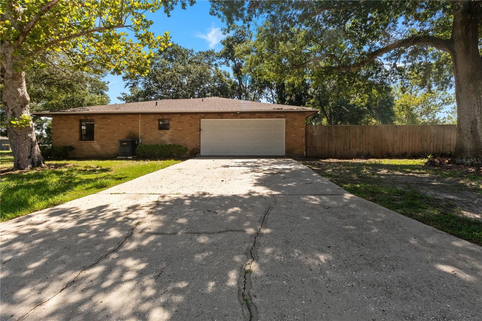 2417 ROSLYN