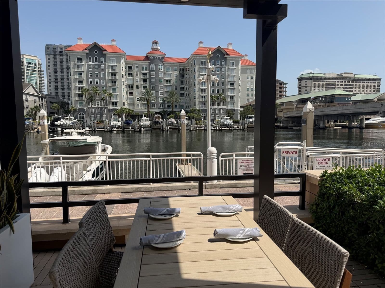 700 HARBOUR ISLAND