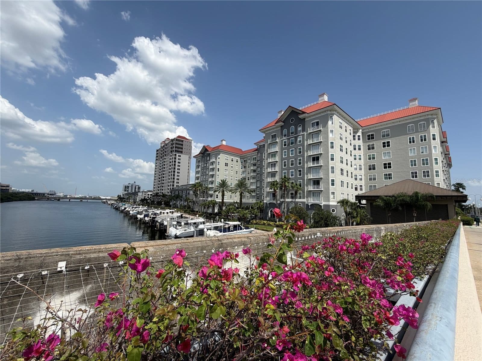 Photo 4 of 700 HARBOUR ISLAND