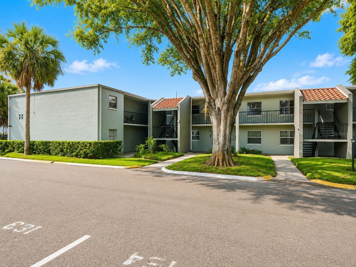 2812 SOMERSET PARK Drive #105
