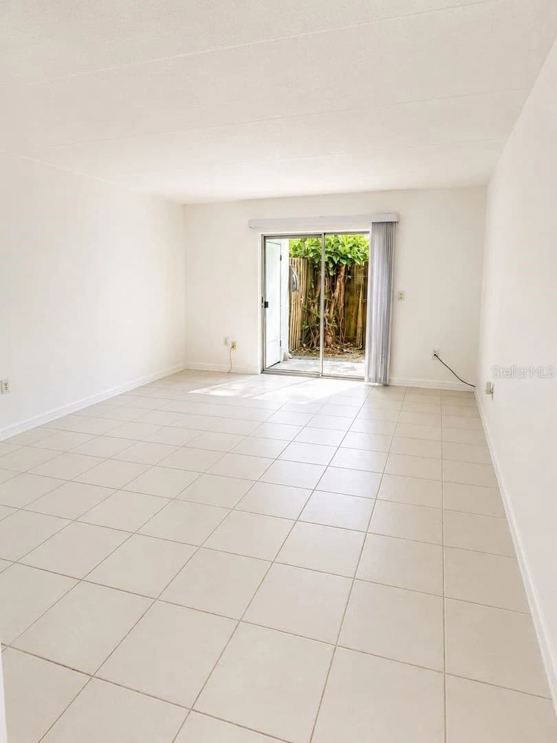 2812 SOMERSET PARK Drive #105
