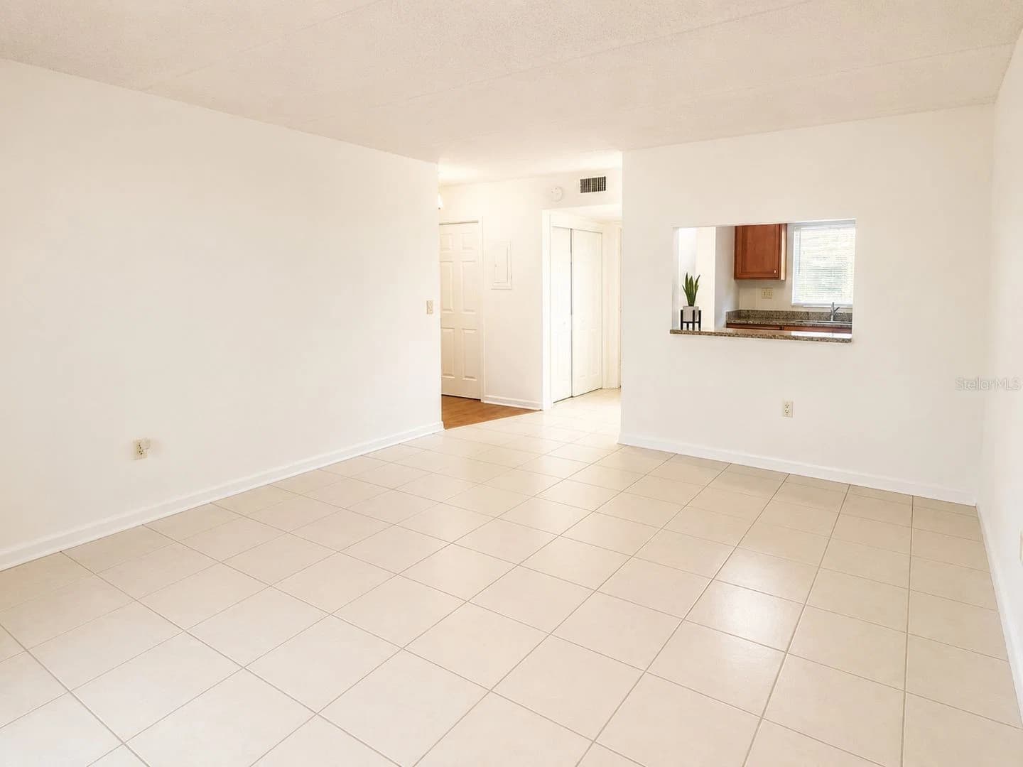 Photo 4 of 2812 SOMERSET PARK Drive #105