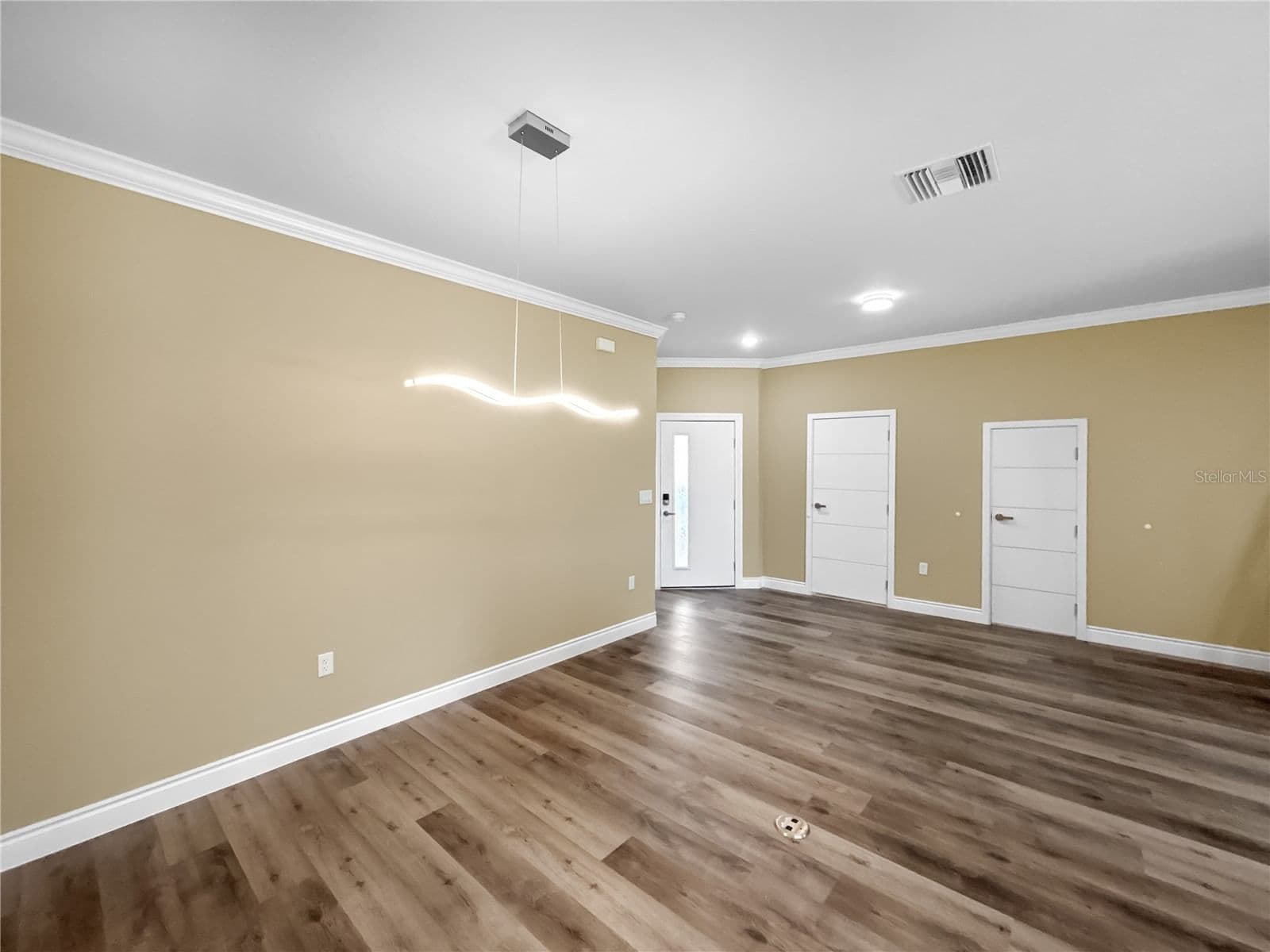 Photo 4 of 1839 BRENTWOOD