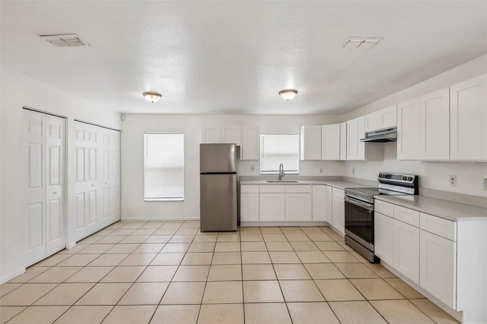 Photo 4 of 3808 N WHITTIER