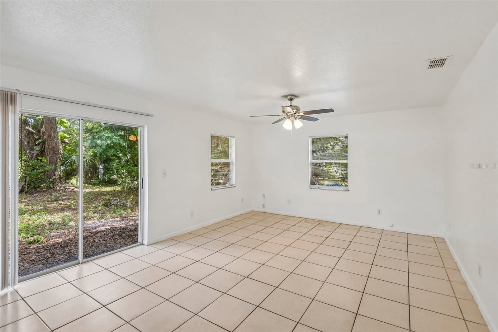 Photo 5 of 3808 N WHITTIER