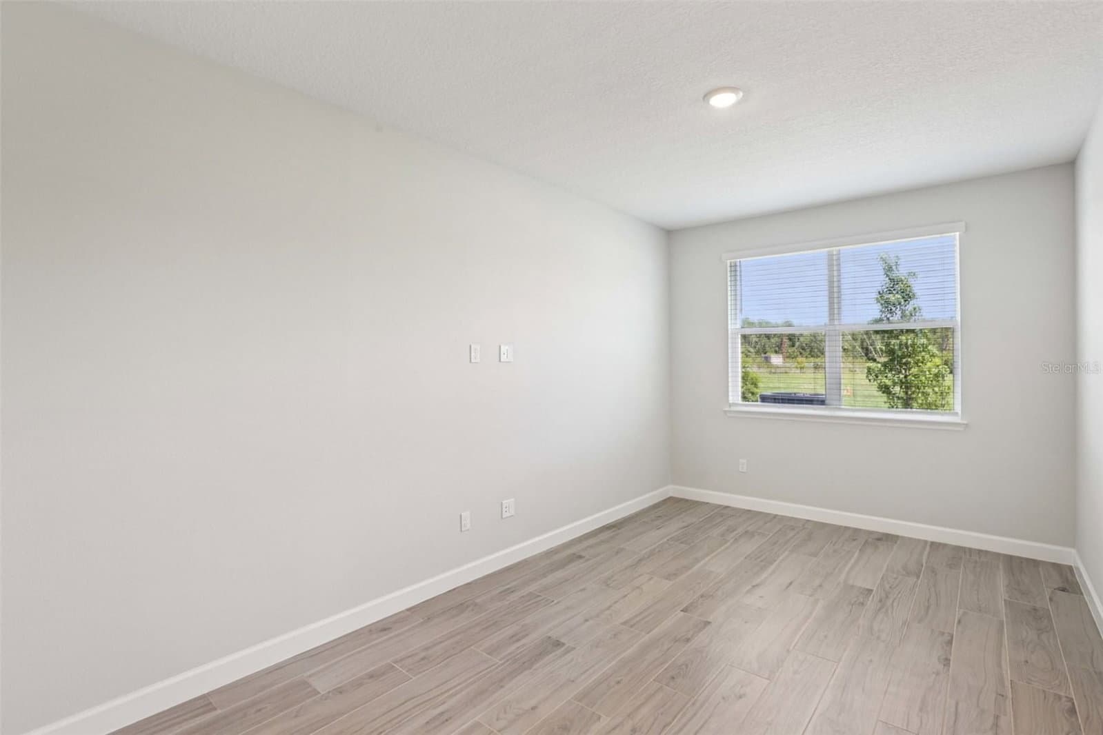 Photo 4 of 7558 DEER VALLEY CIRCLE