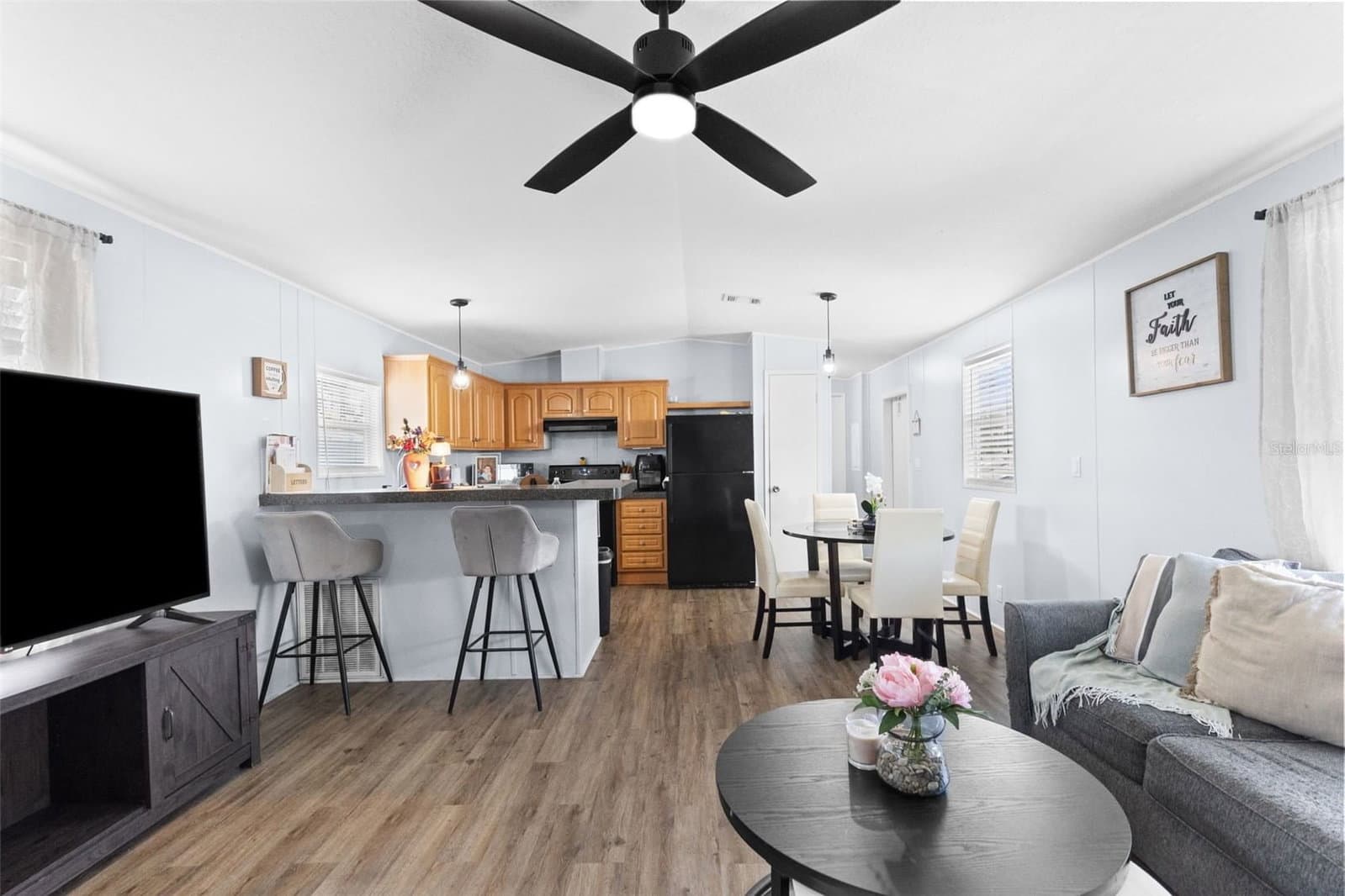 Photo 5 of 11535 LEANNE