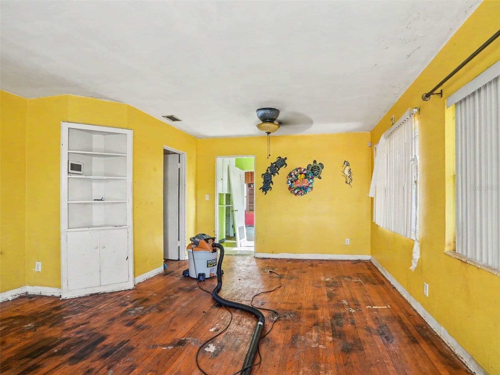 Photo 4 of 2207 AVENUE B NW