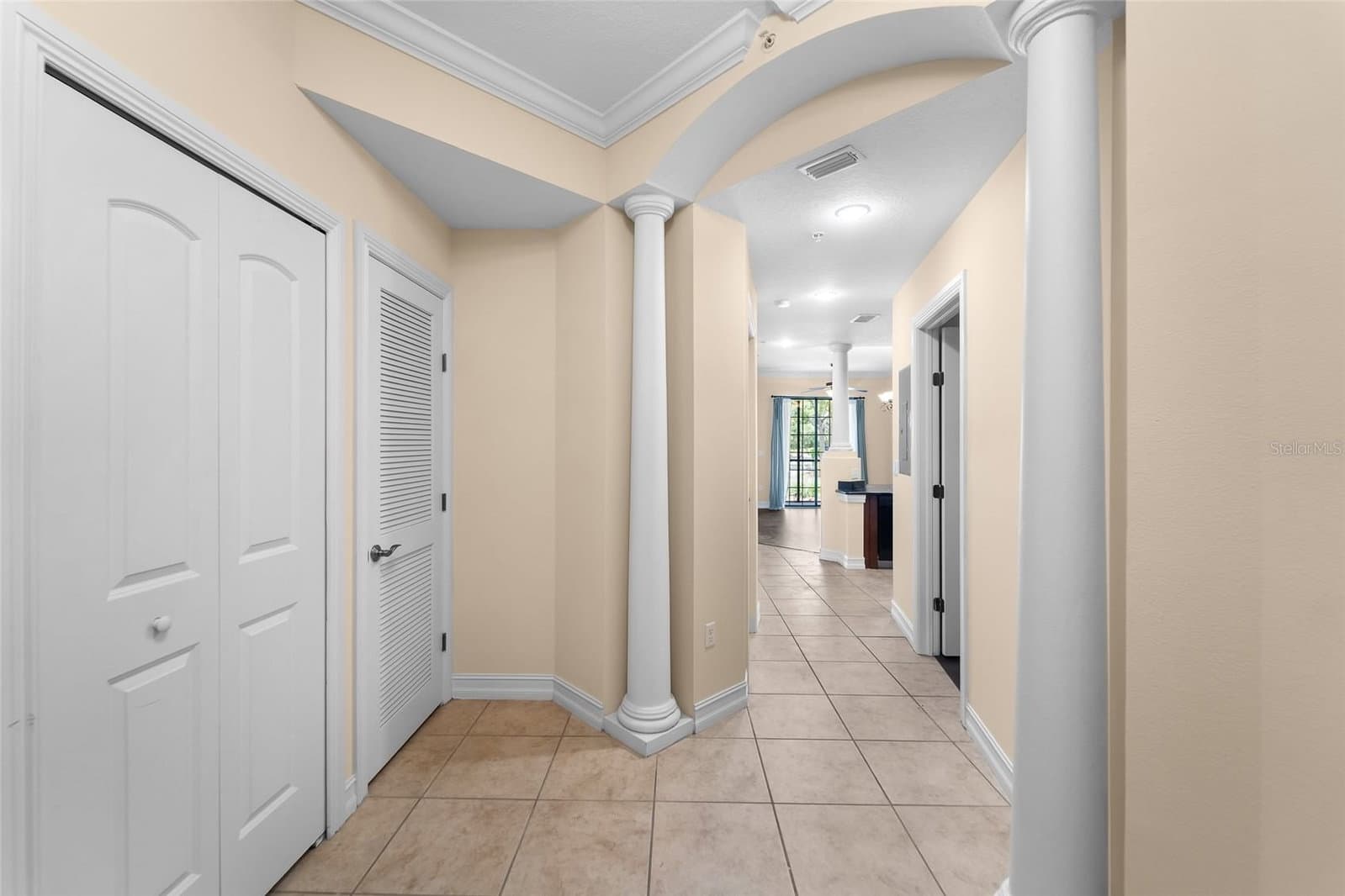 Photo 4 of 13941 CLUBHOUSE