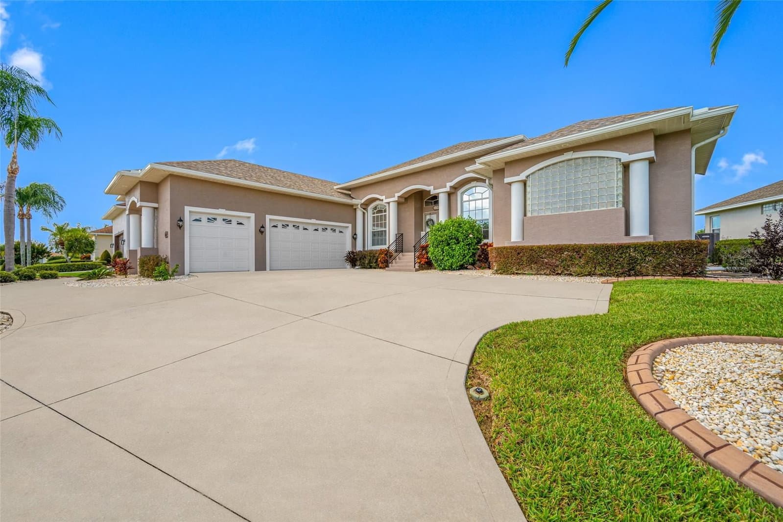 6750 HUNTINGTON HILLS