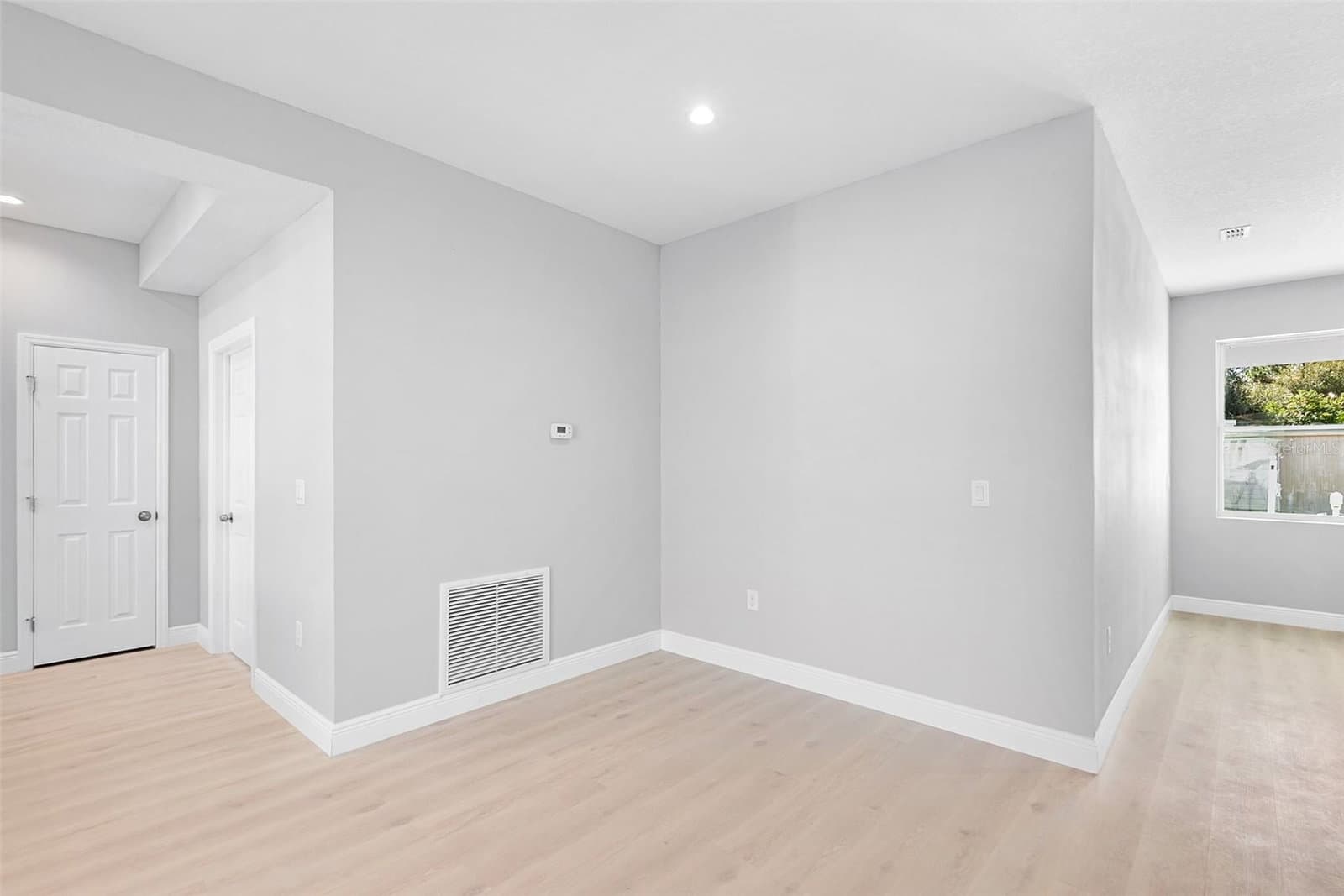 Photo 4 of 2519 AVENUE E