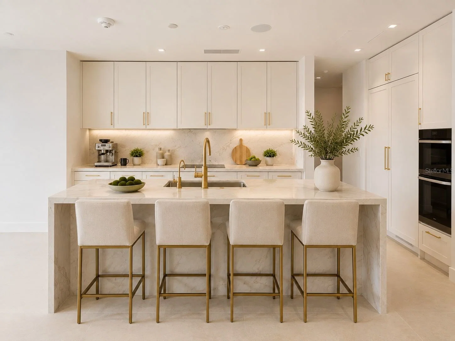 Photo 4 of 3015 YSABELLA Avenue #1402