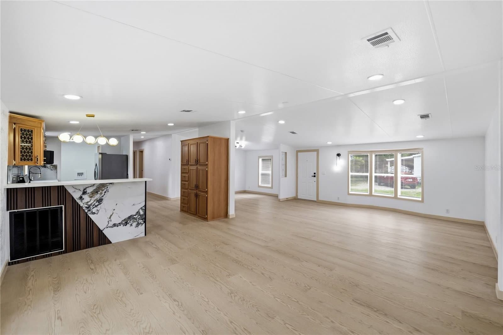 Photo 5 of 8726 MEADOWVIEW CIR