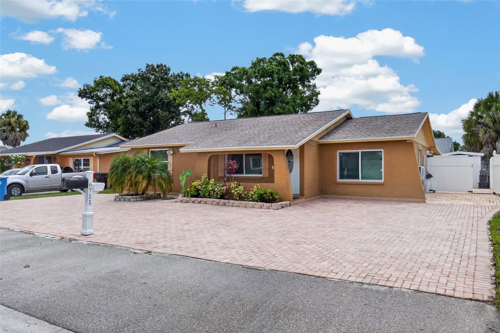 6711 GLEN FOREST