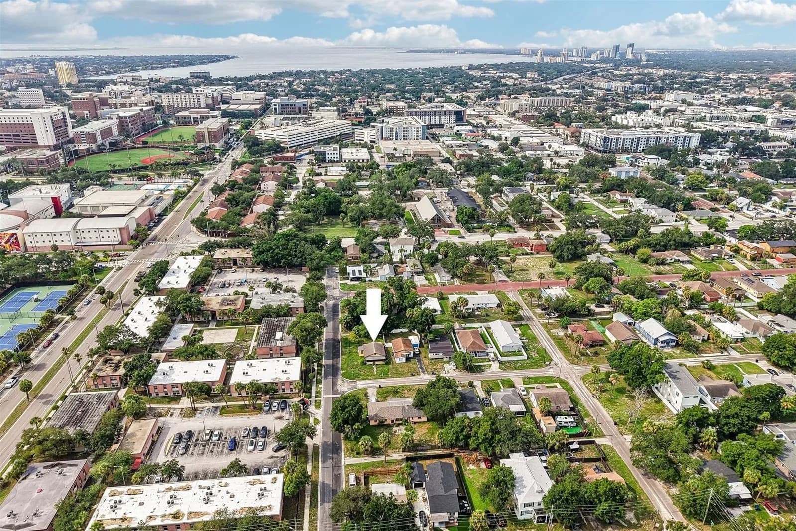 Photo 5 of 1002 NASSAU Street