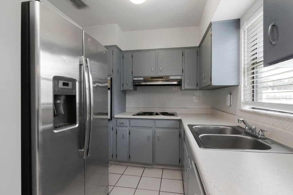 Photo 5 of 8709 RENFREW