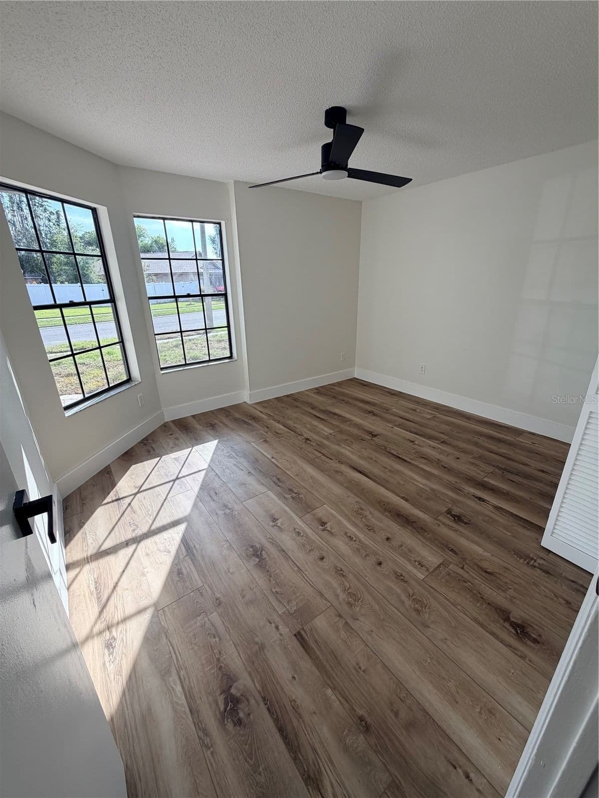 Photo 5 of 2943 WOOLRIDGE