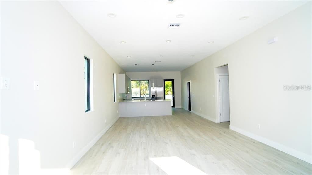 Photo 4 of 404 SEWARD