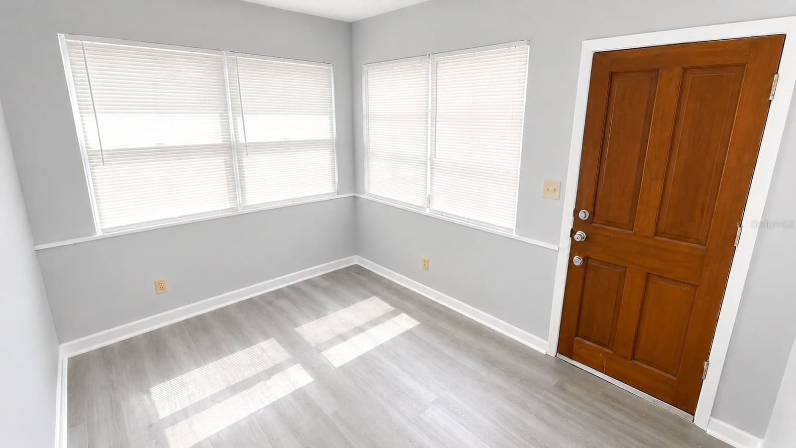 Photo 5 of 415 AVENUE E