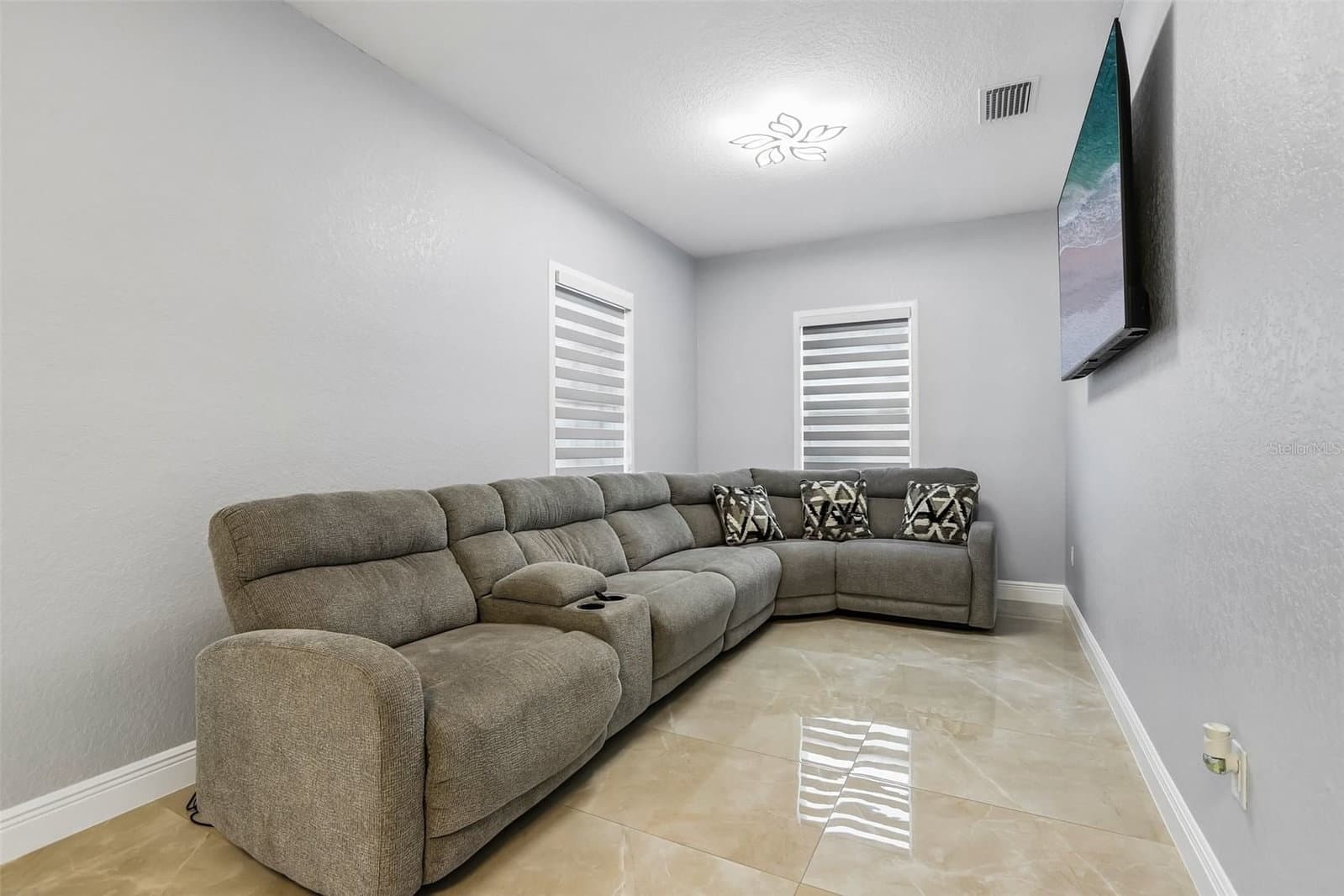 2703 AUBURN