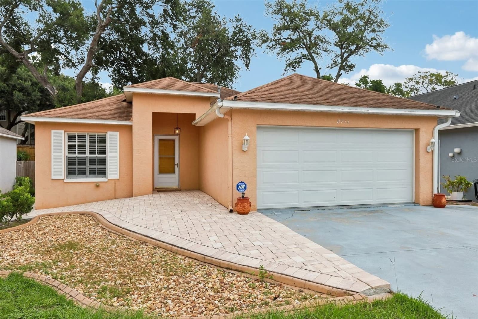 8711 BUSCH OAKS