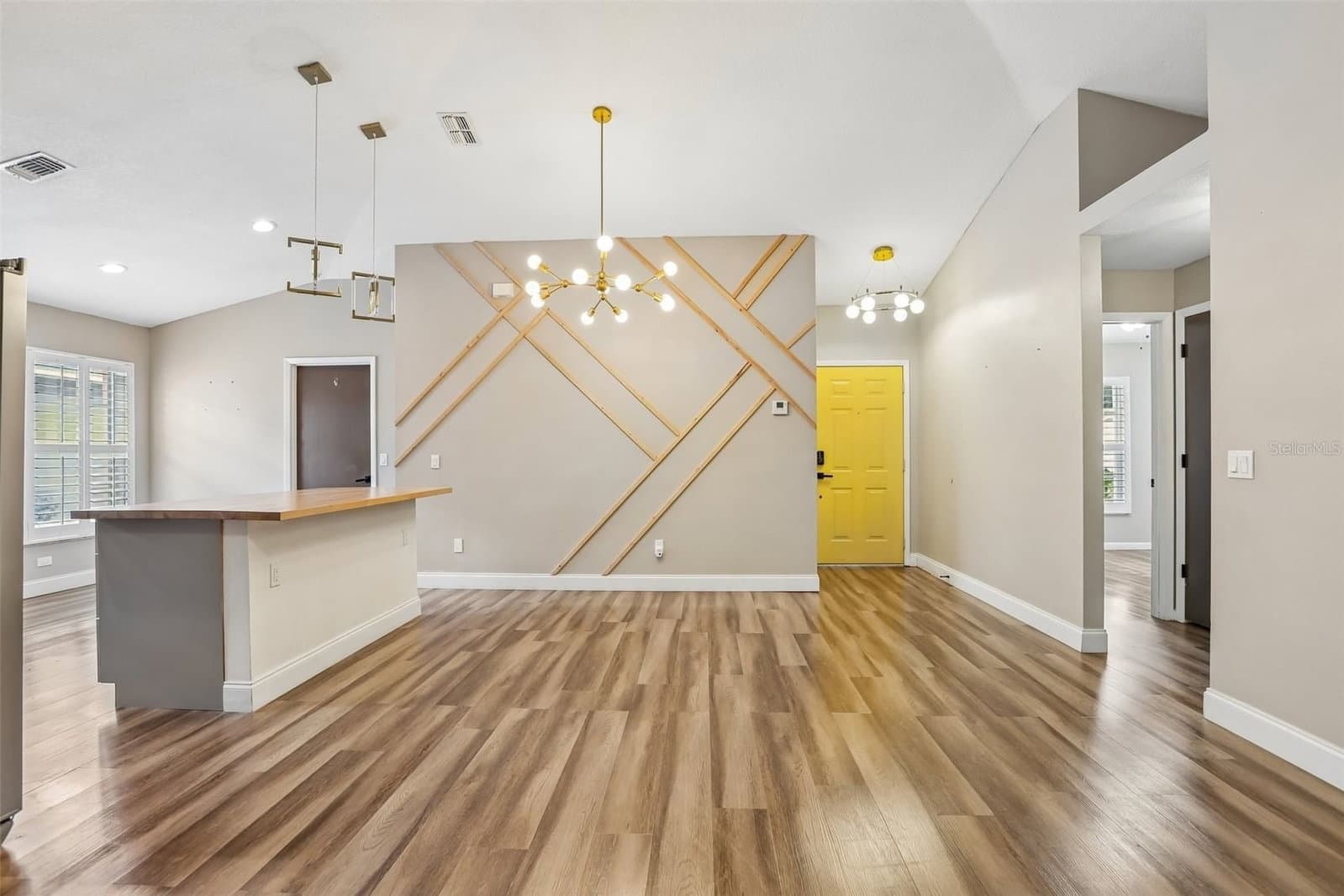 8711 BUSCH OAKS