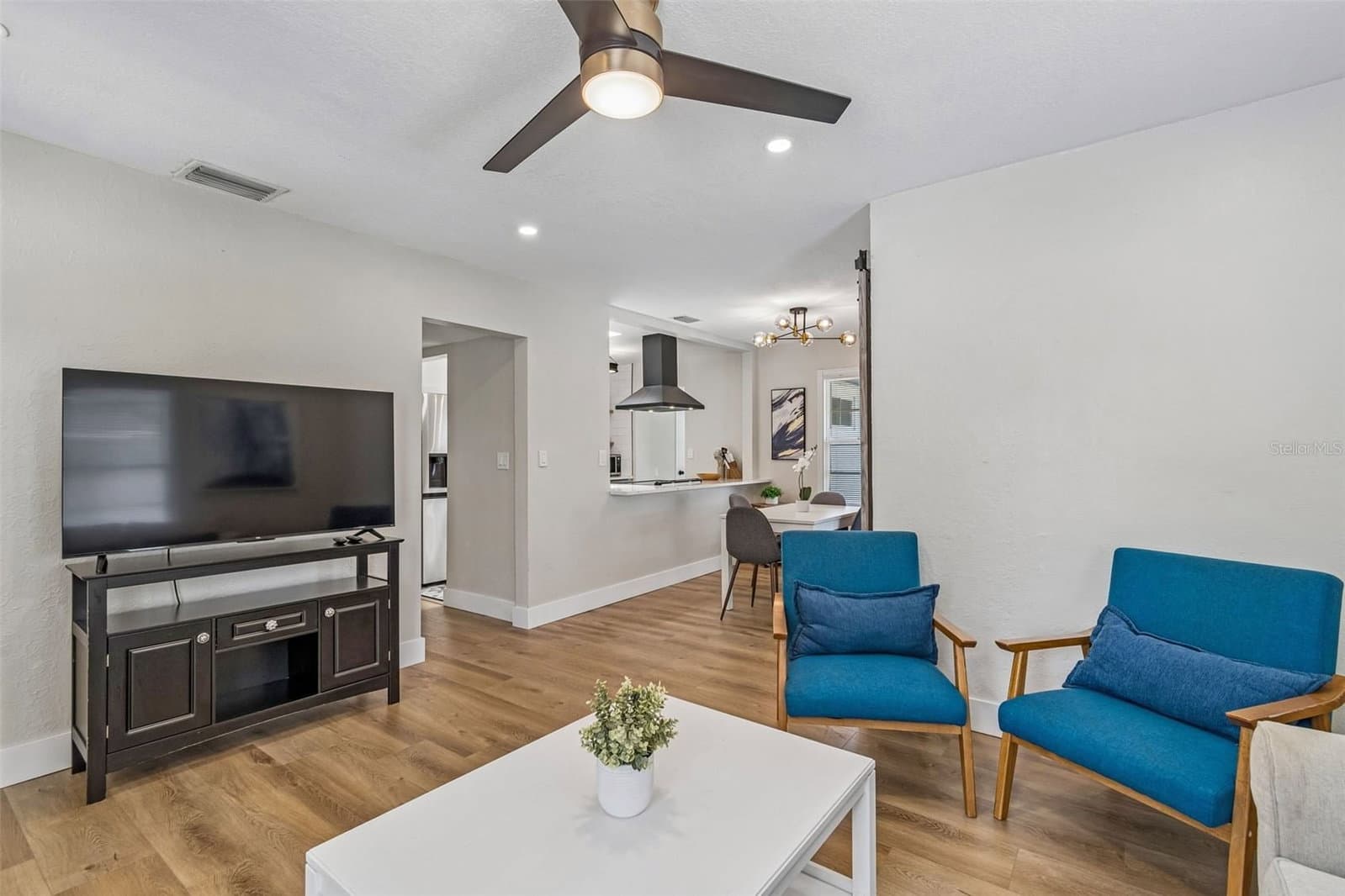 Photo 4 of 4012 BOULEVARD
