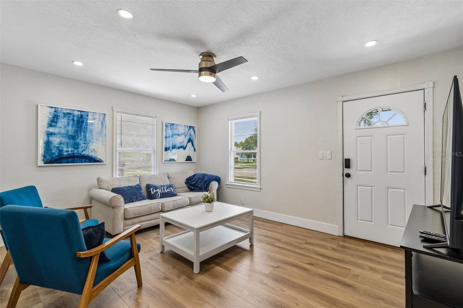 Photo 5 of 4012 BOULEVARD