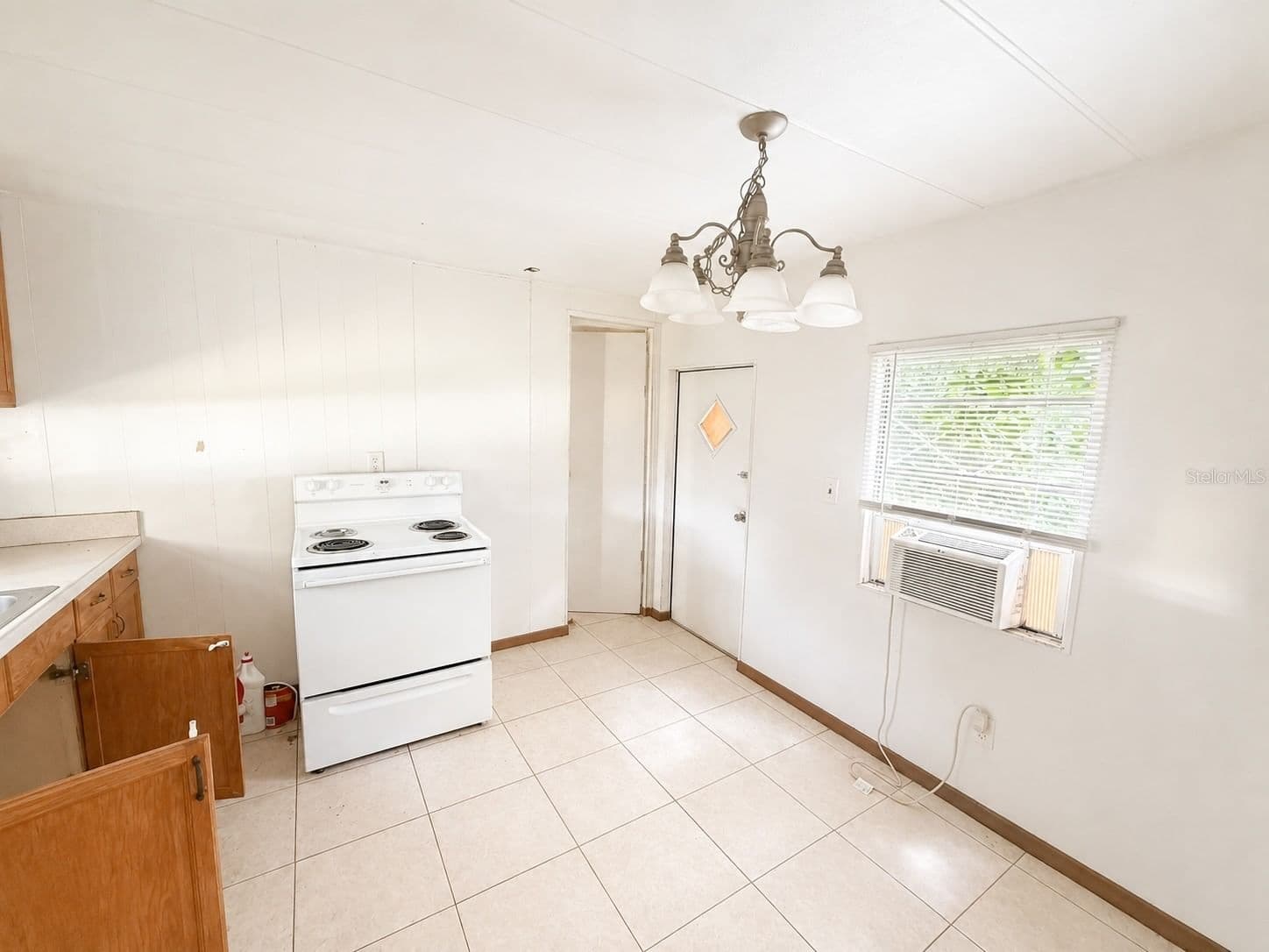Photo 4 of 9136 31ST AVENUE