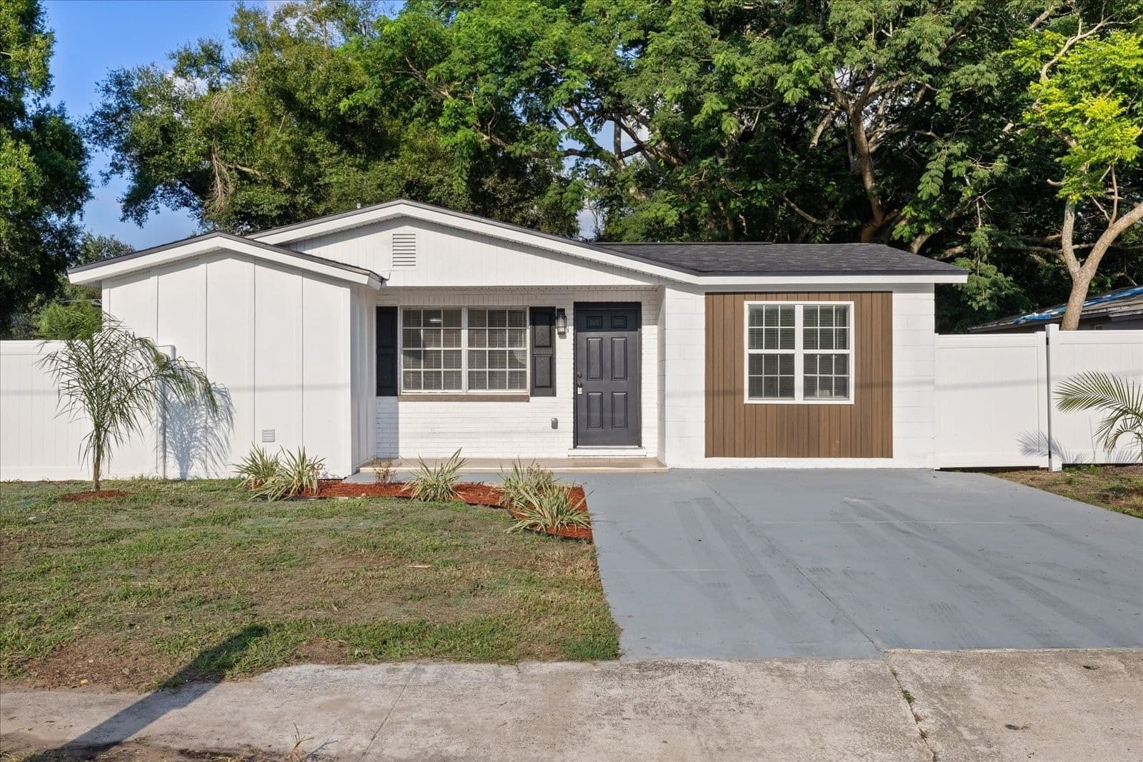 8711 RIVER FOREST