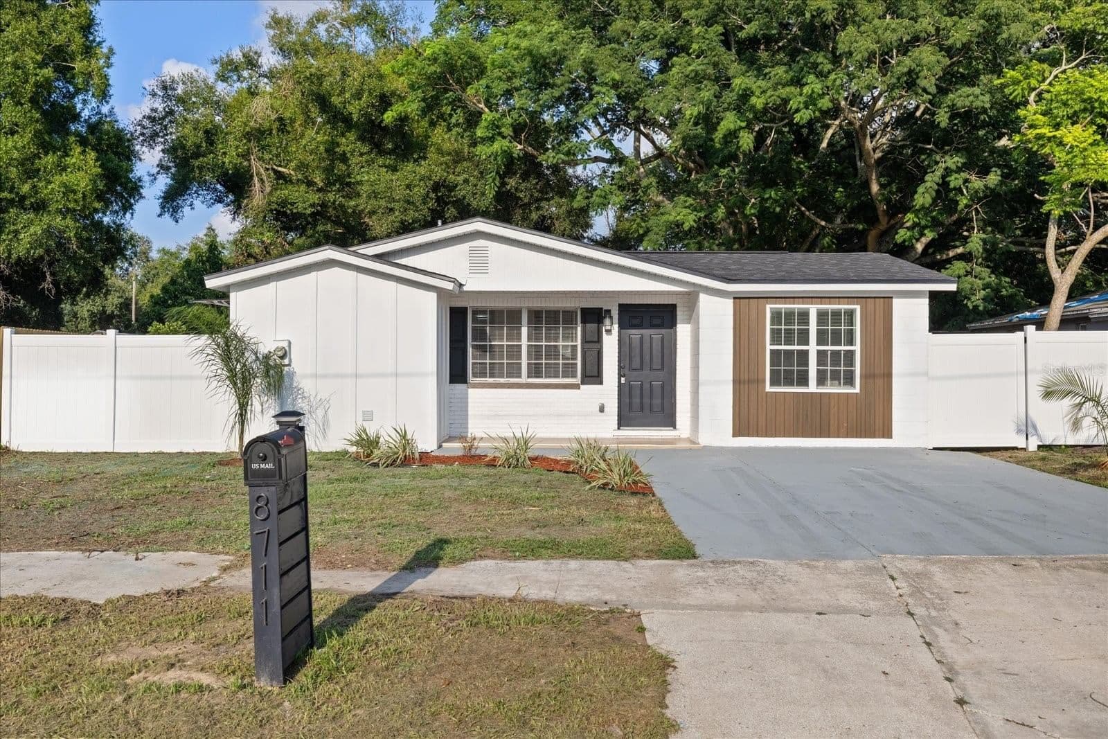 8711 RIVER FOREST