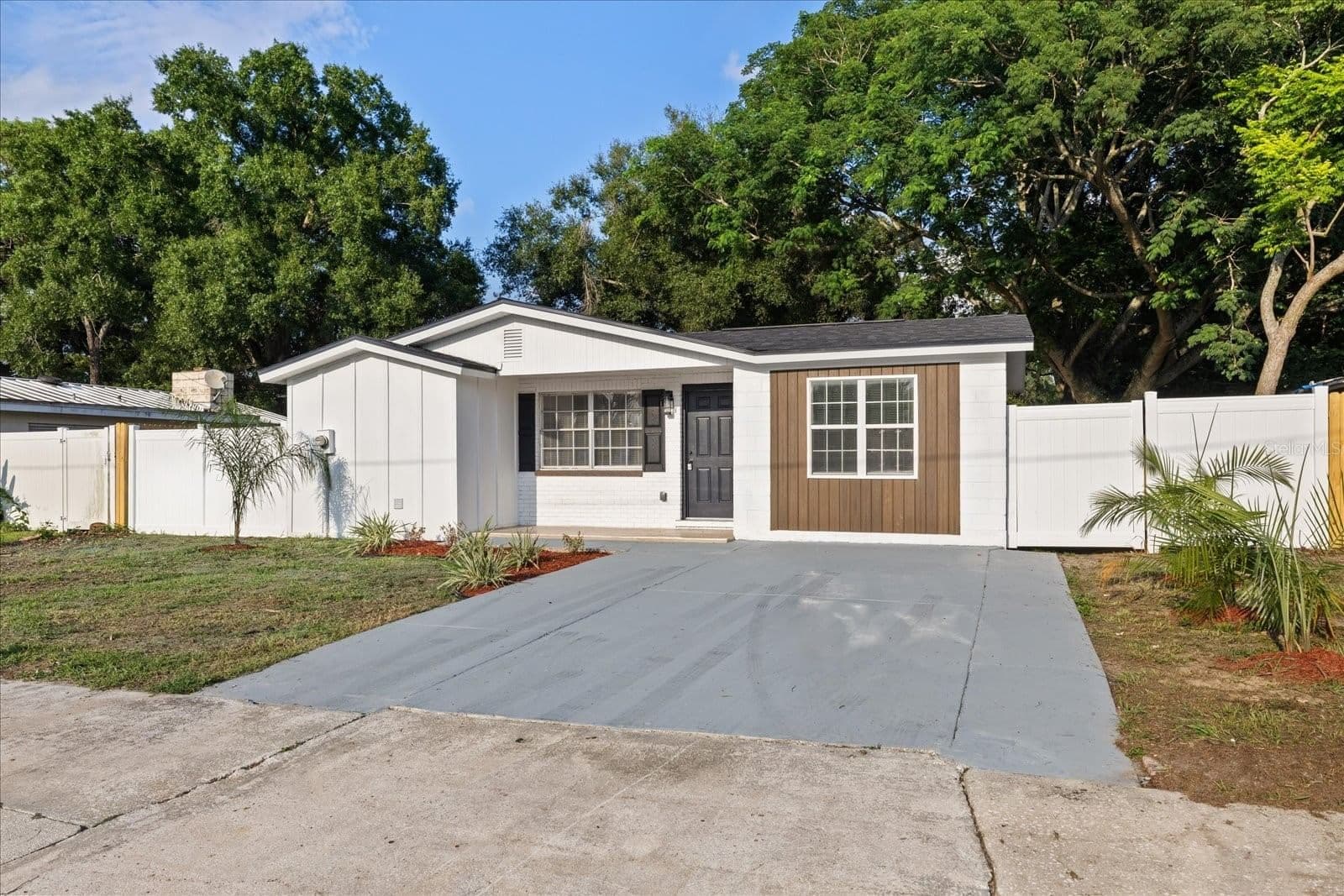 8711 RIVER FOREST