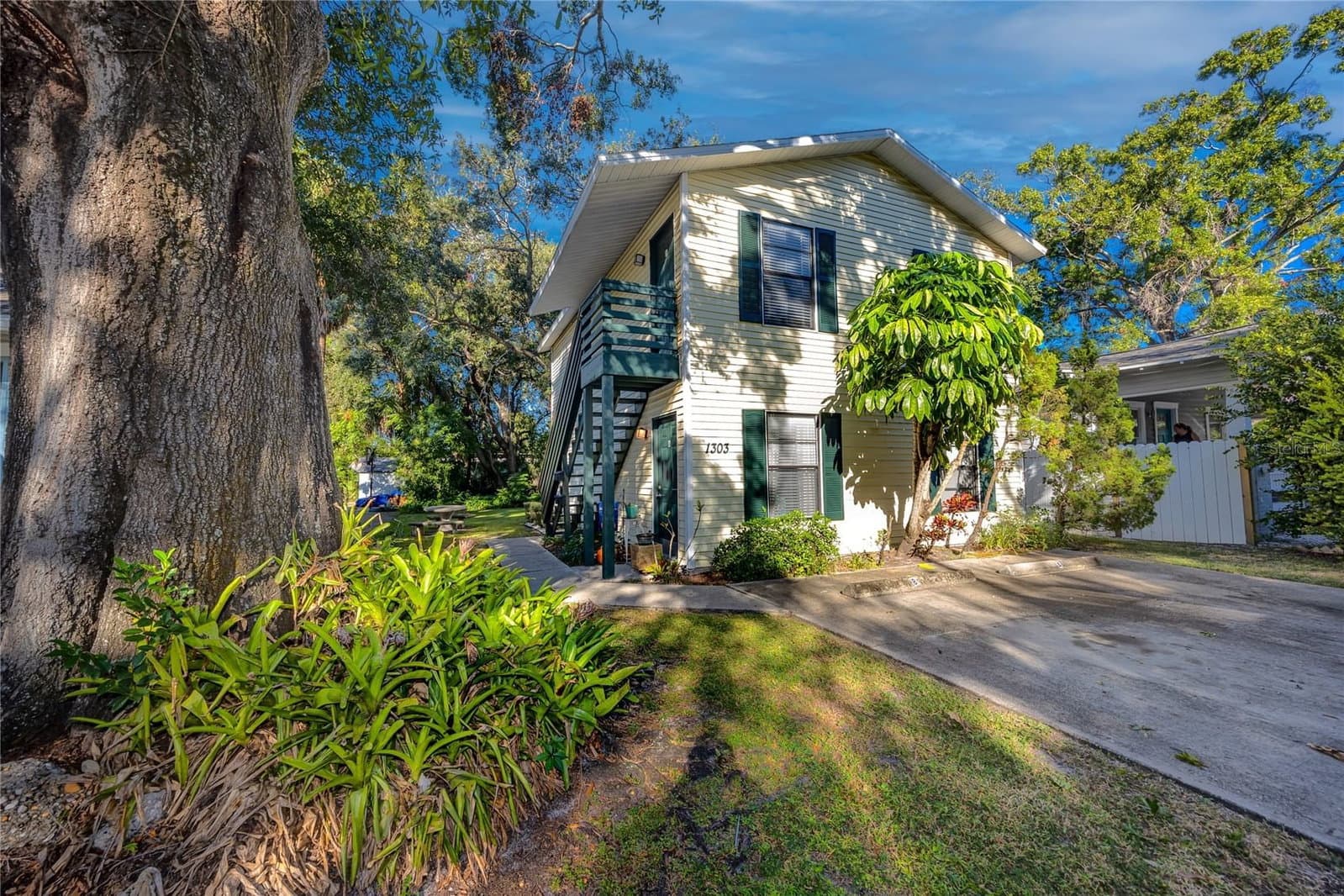 1303 MOODY