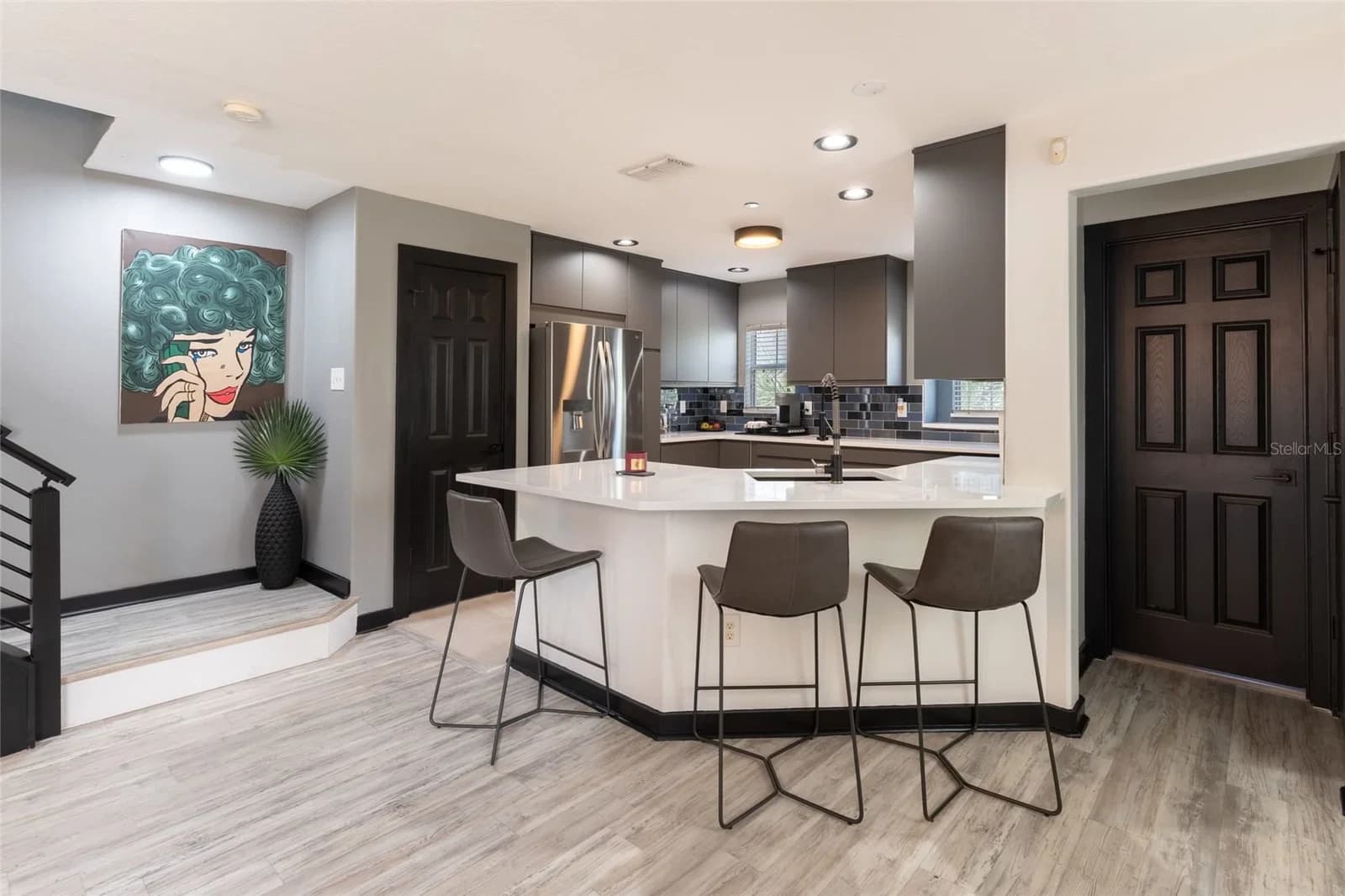 528 VINCINDA CREST Way