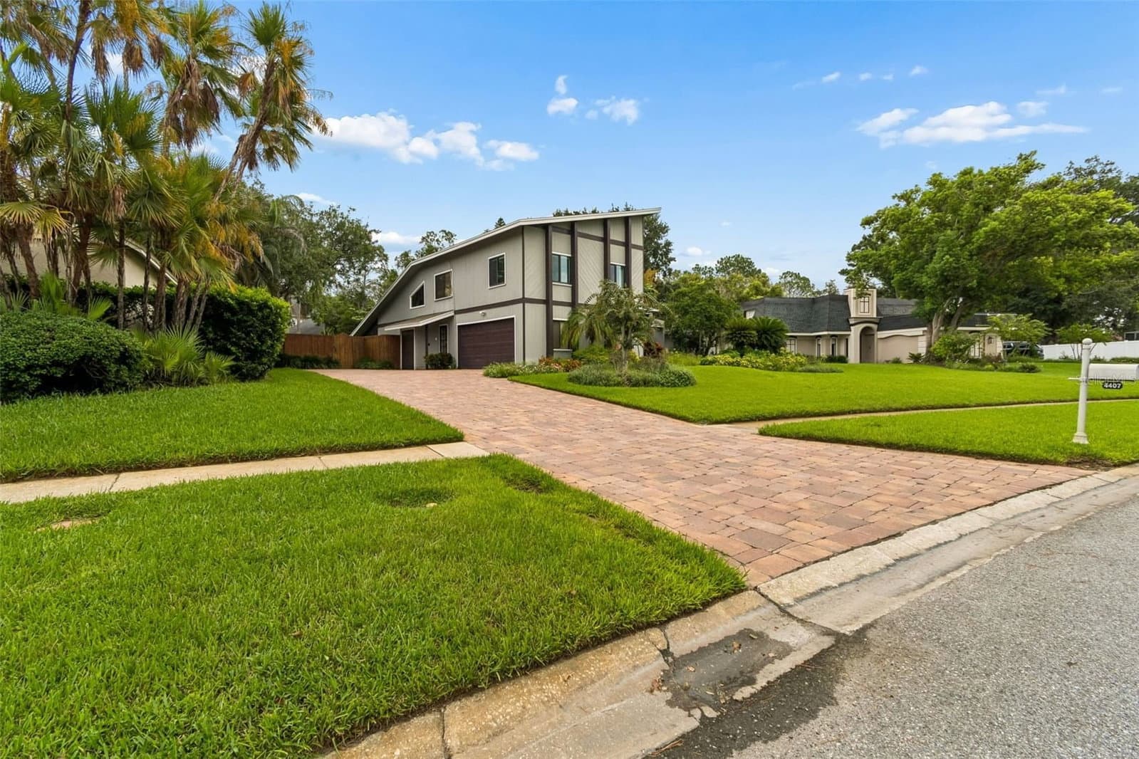 Photo 4 of 4407 CARROLLWOOD VILLAGE