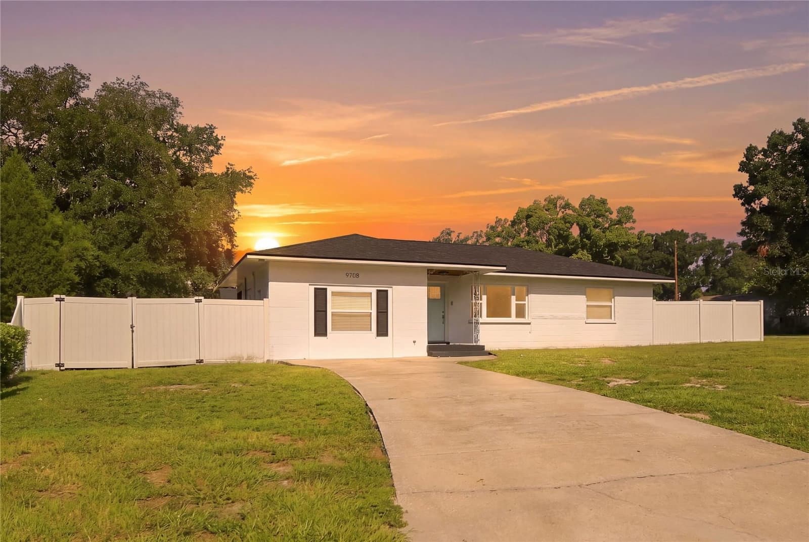 9708 FOREST HILLS