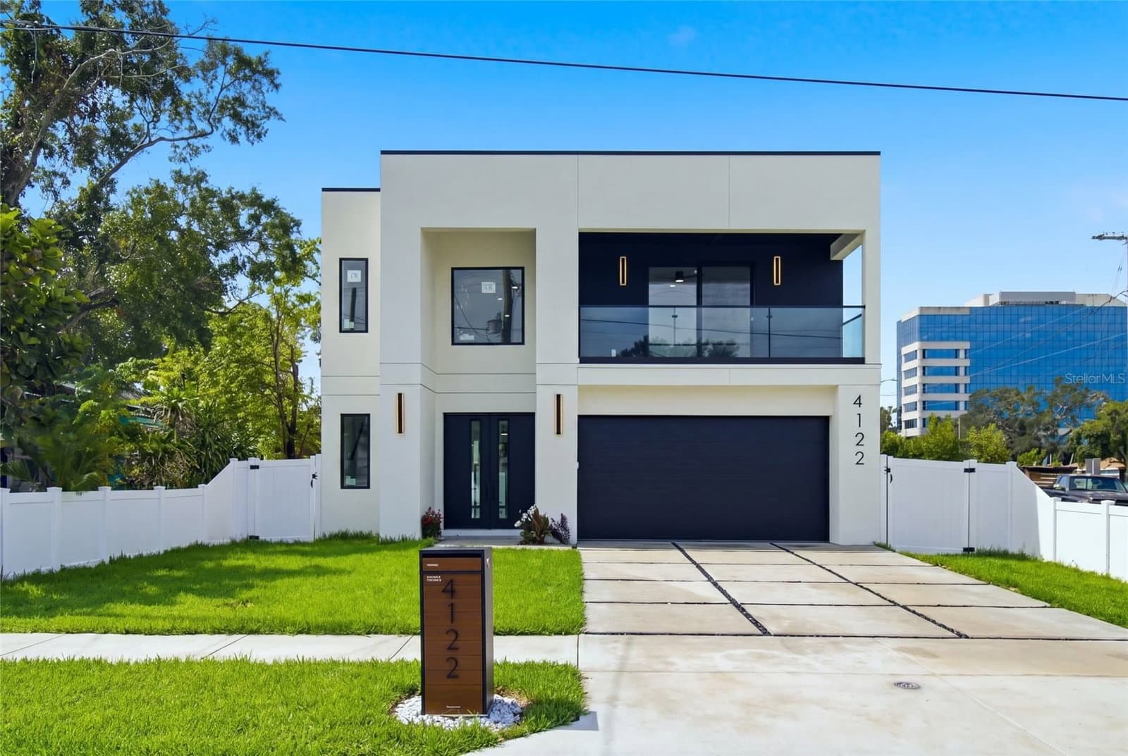 4122 NASSAU