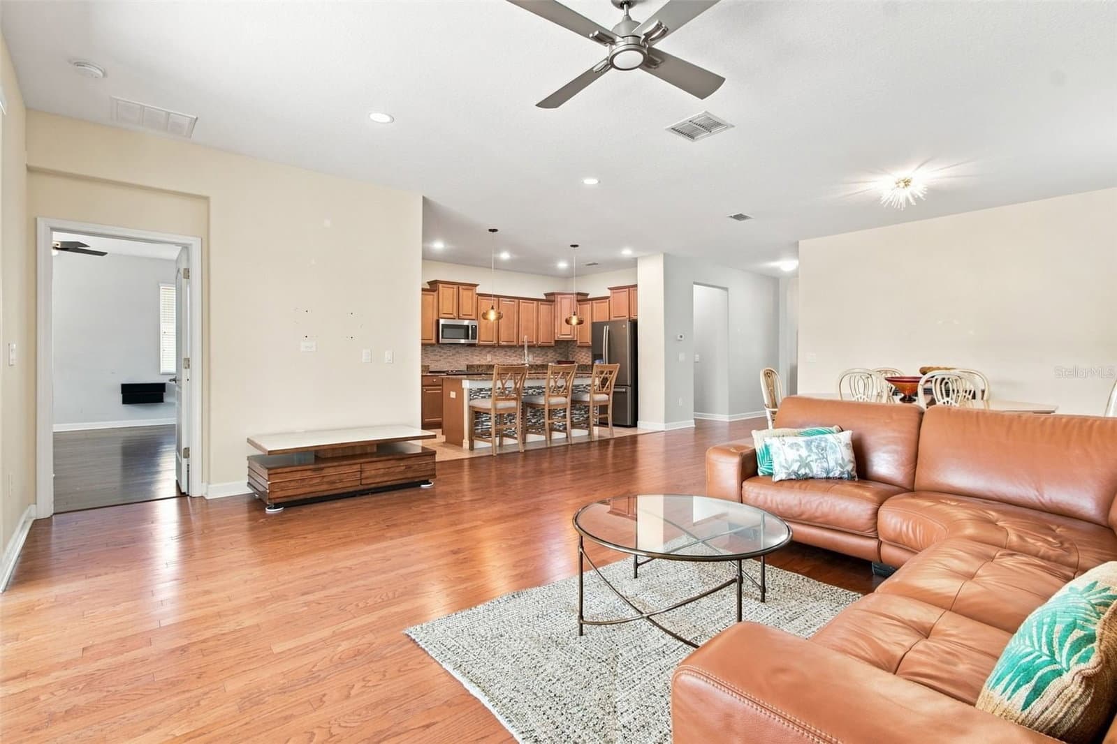 Photo 4 of 20233 MERRY OAK