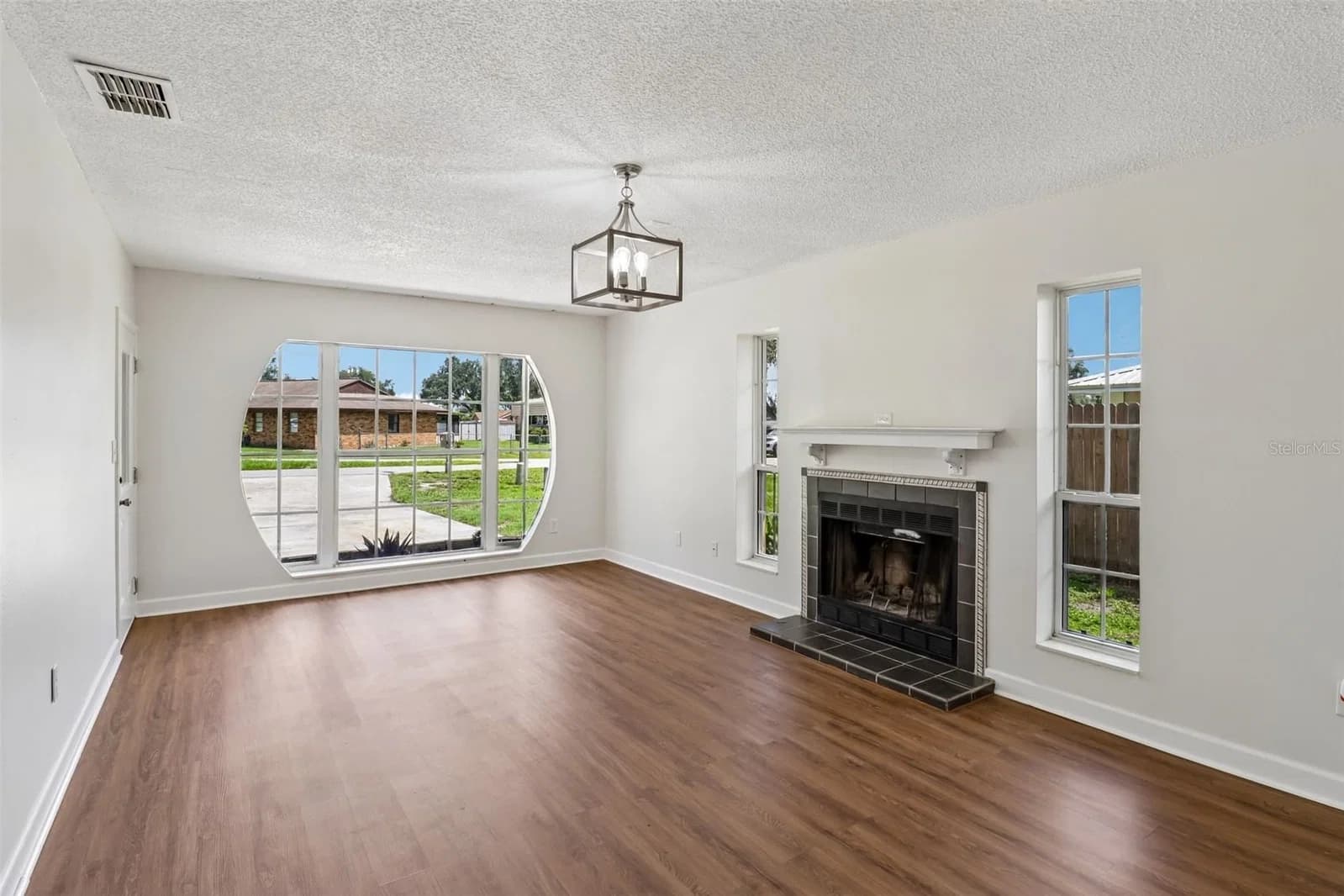 Photo 5 of 2718 SHADYWOOD Place
