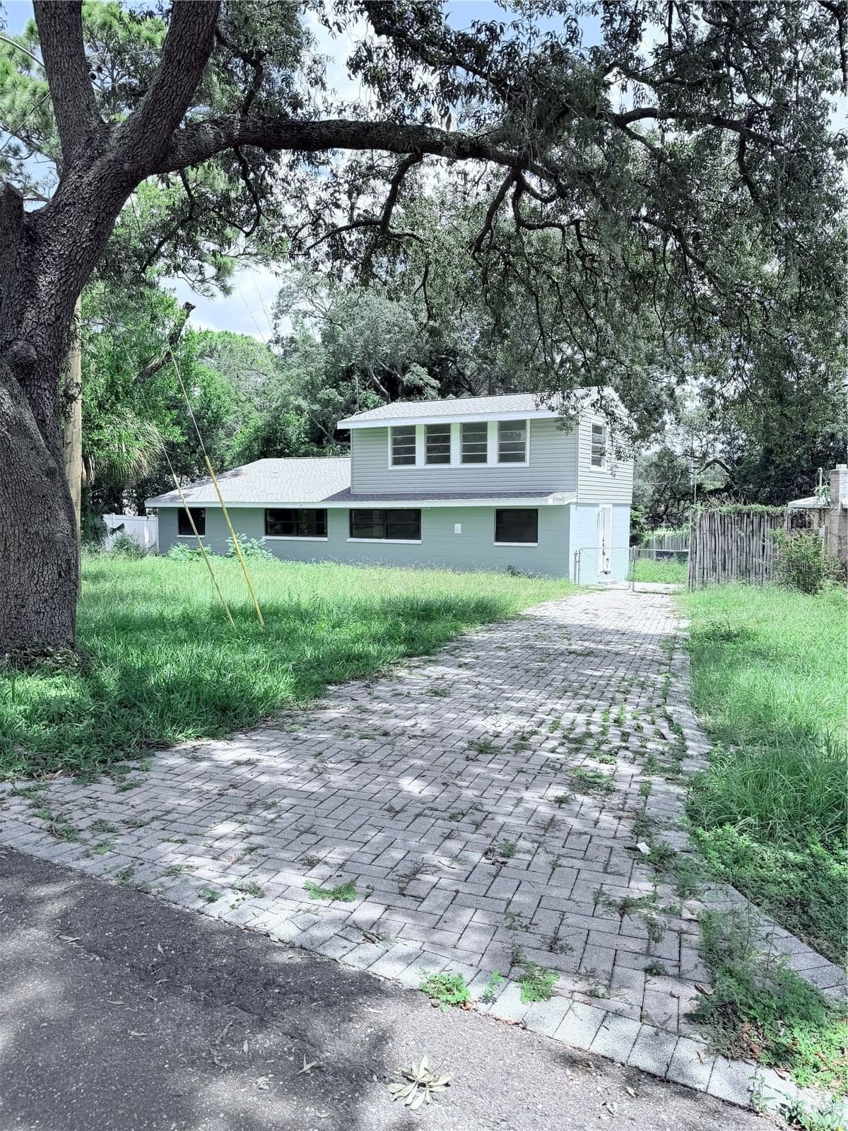 Photo 4 of 10801 EDISON Avenue