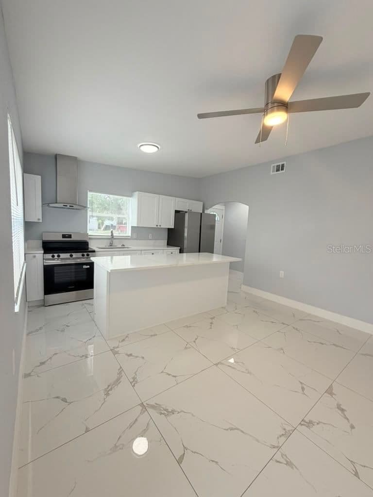 Photo 4 of 2615 23RD