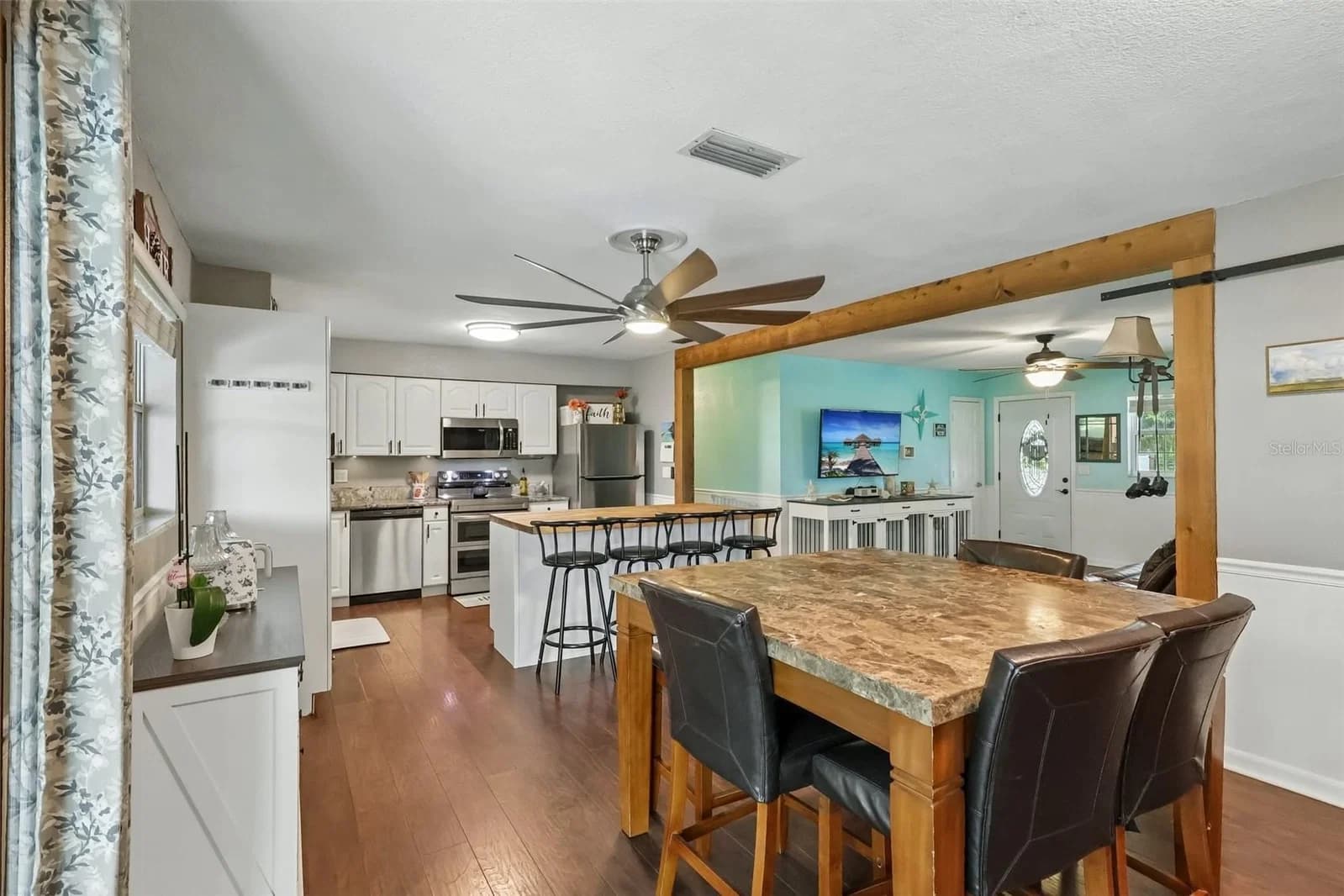8904 CLAYTON Lane