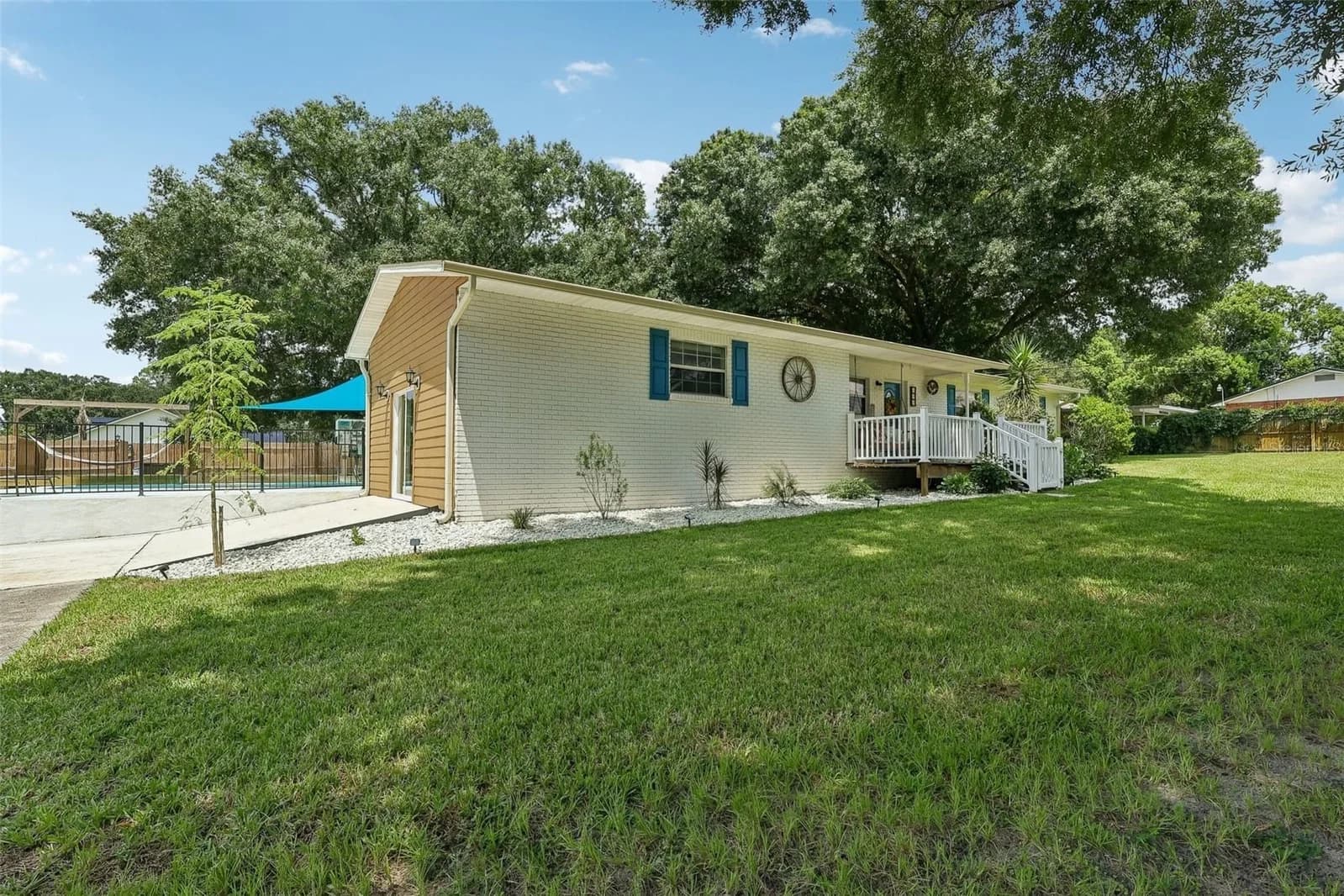 Photo 5 of 8904 CLAYTON Lane