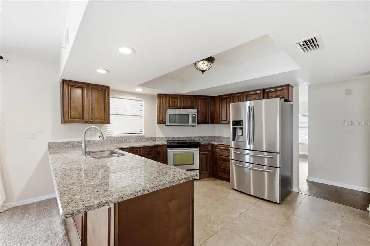 Photo 5 of 14105 KNOTTINGSLEY Place
